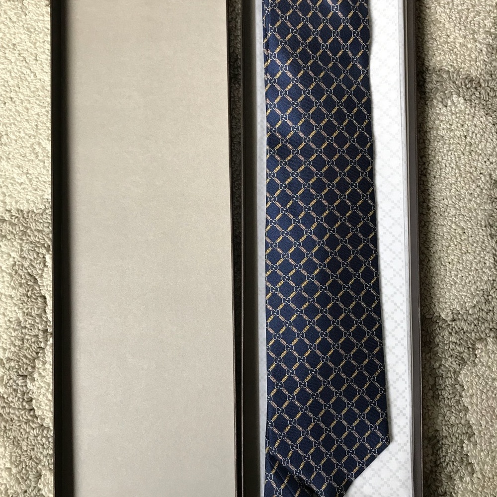 Men’s Gucci tie. Never worn. Navy blue.